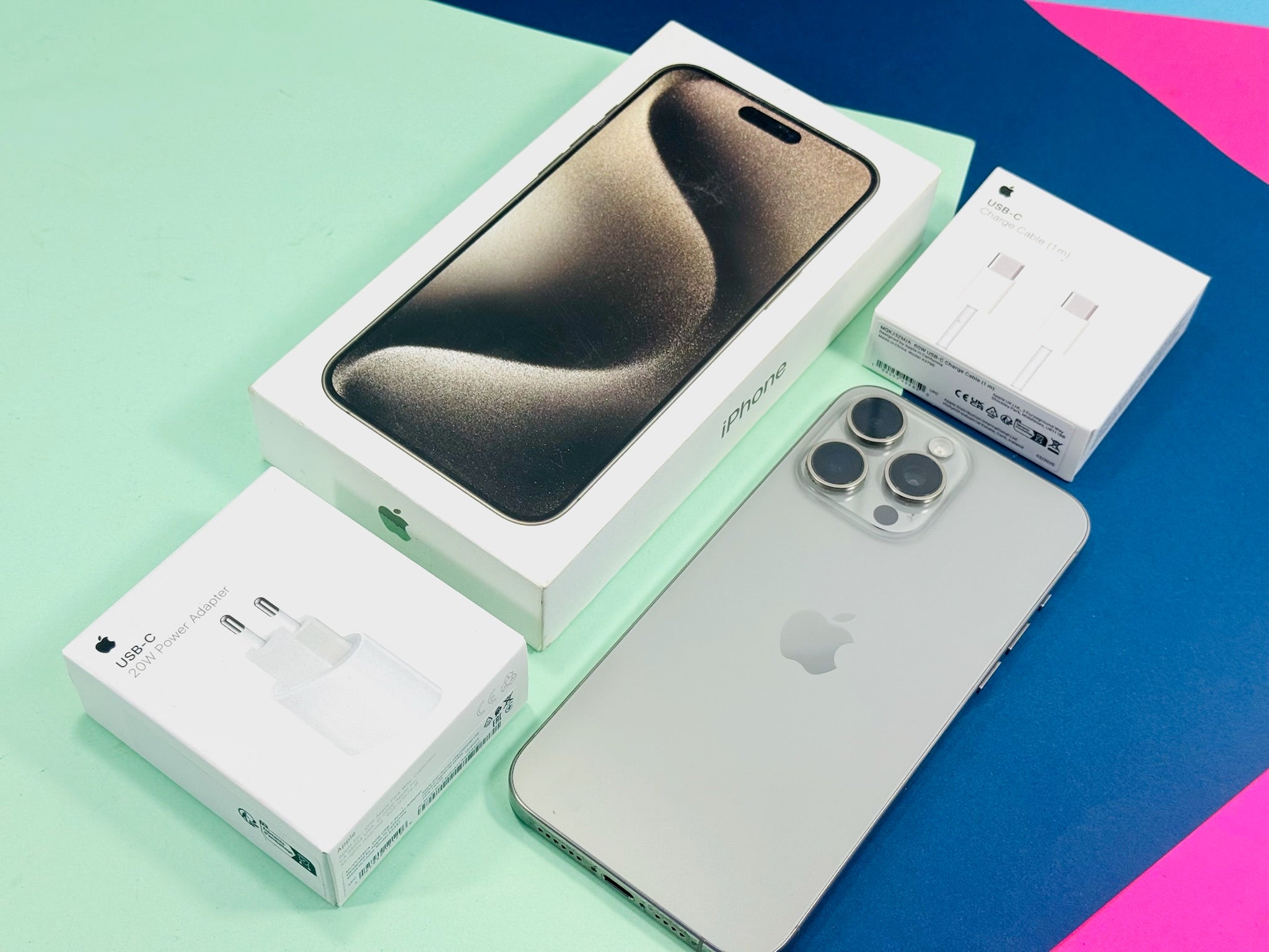 Apple iPhone 15 Pro Max 256GB Titanio Perfecto Estado con Cargador