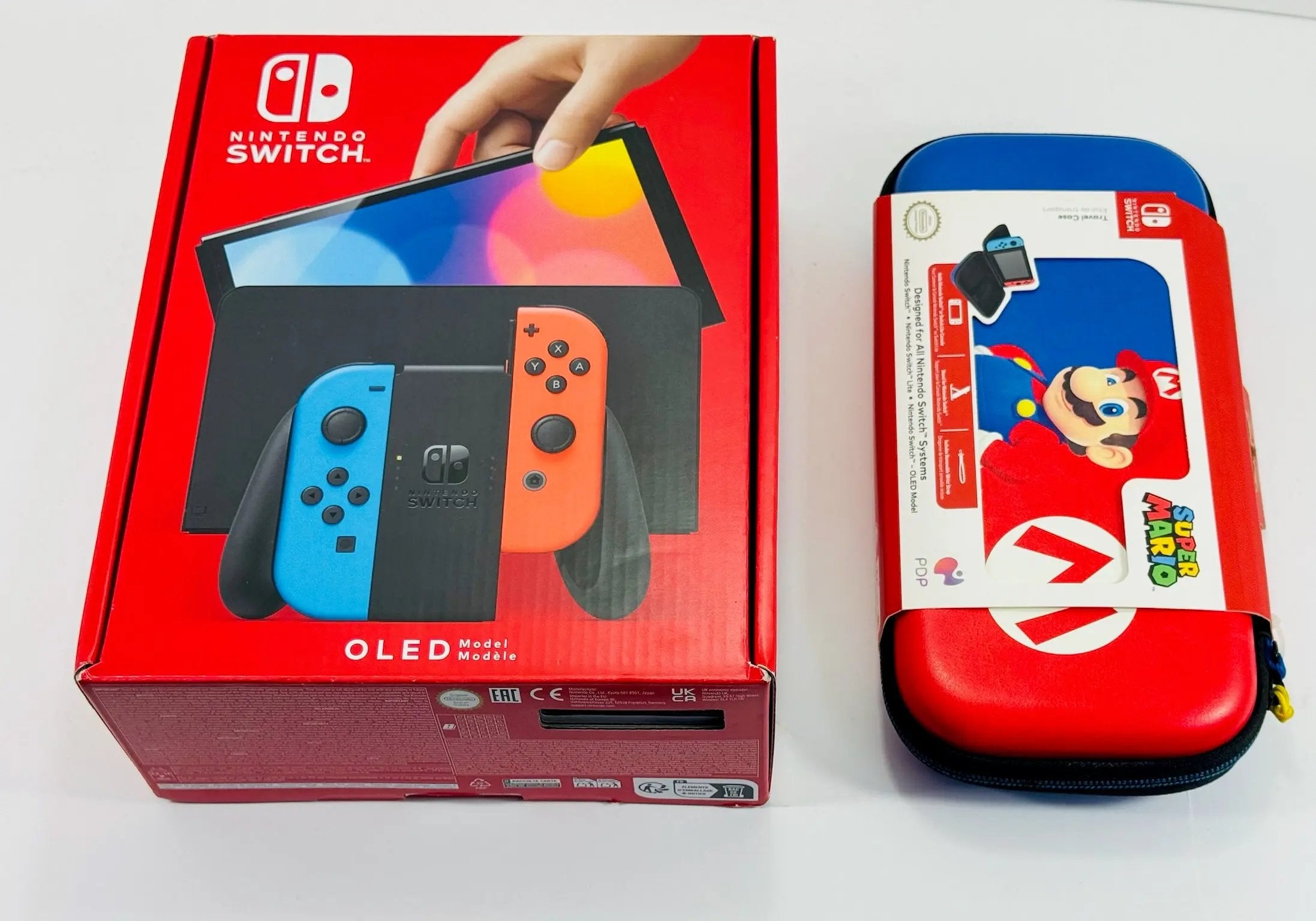 Nintendo Switch OLED + Funda Oficial Super Mario