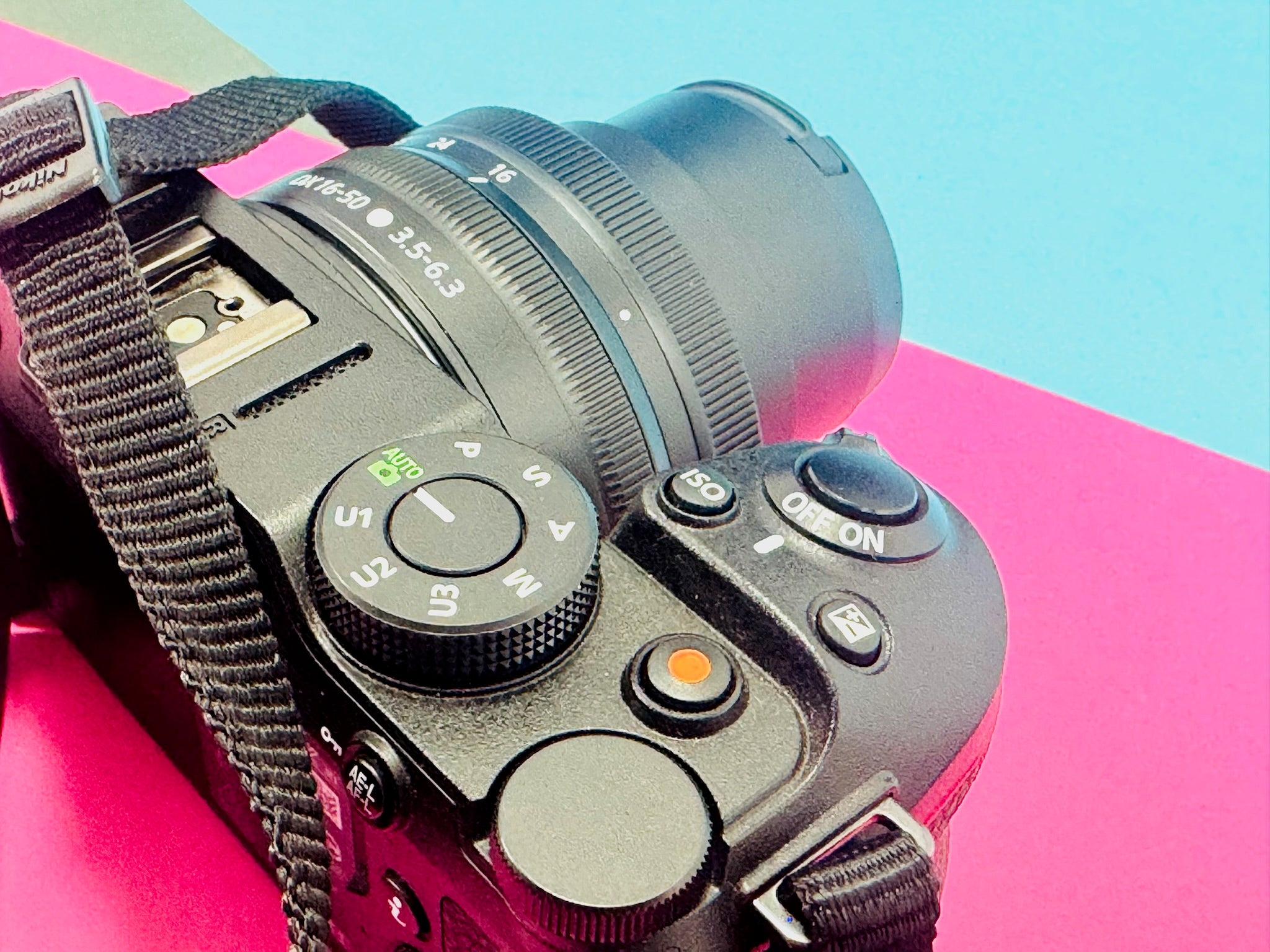 Cámara Nikon Z30 con Objetivo 16–50mm