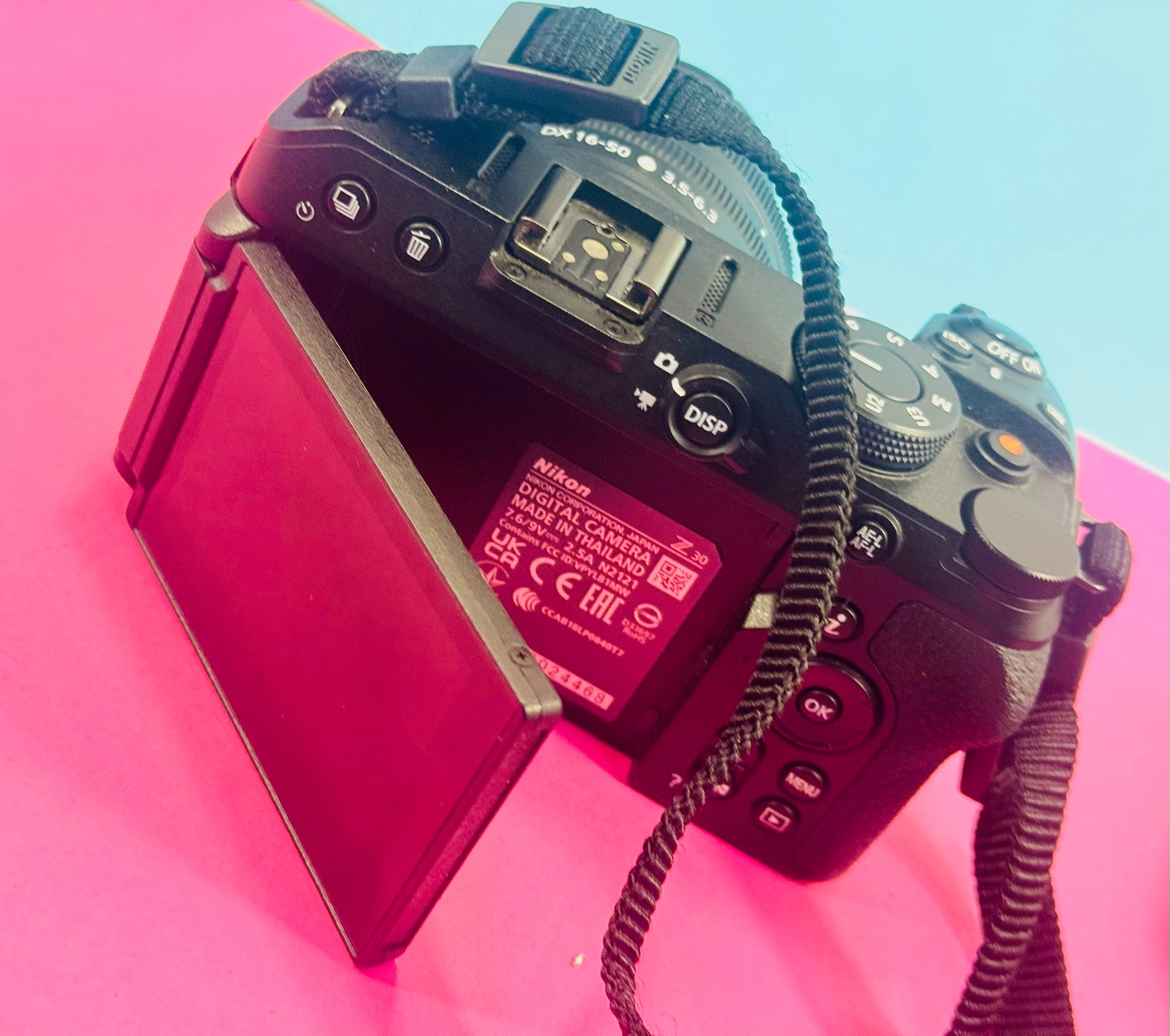 Cámara Nikon Z30 con Objetivo 16–50mm