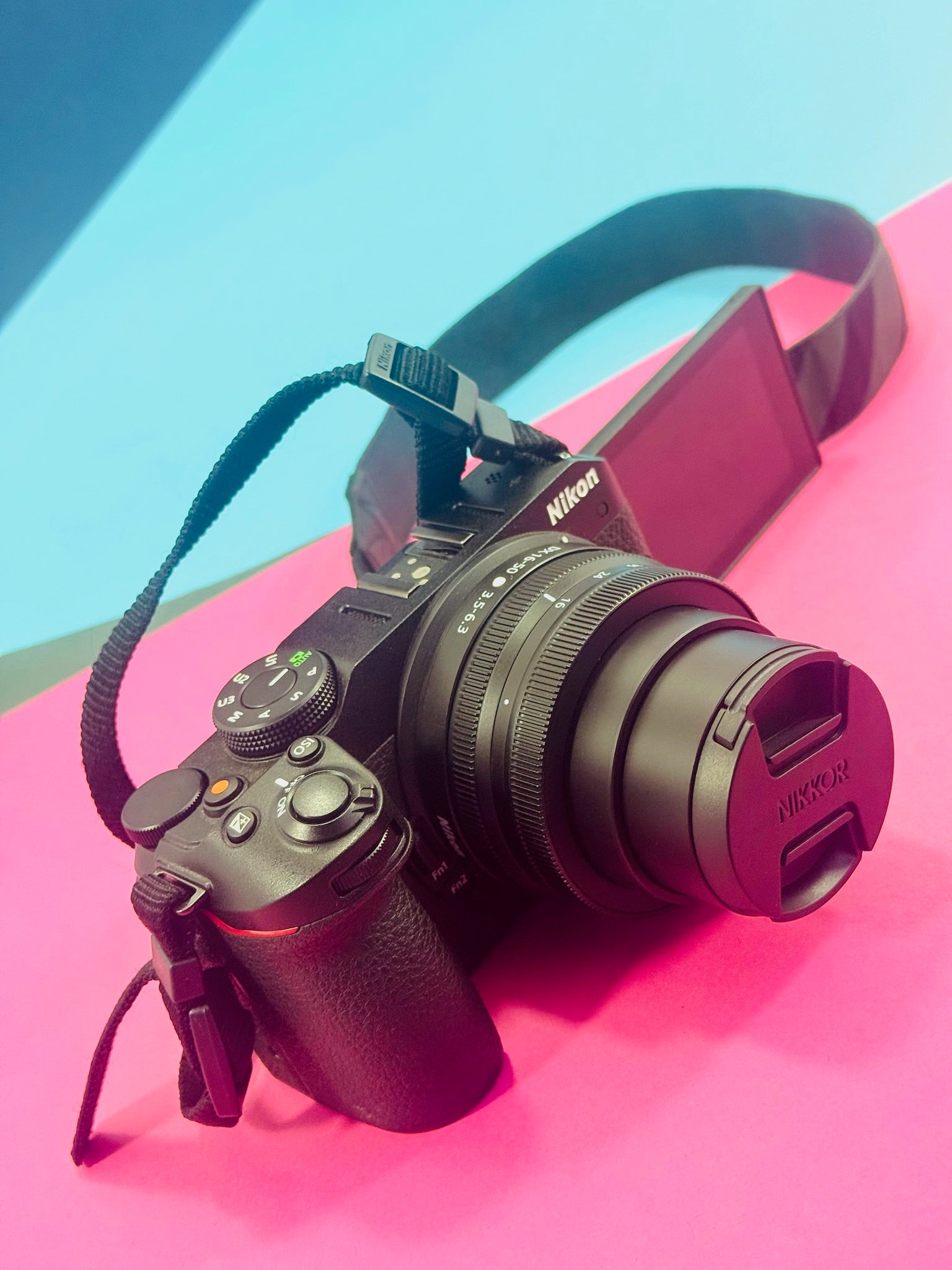 Cámara Nikon Z30 con Objetivo 16–50mm