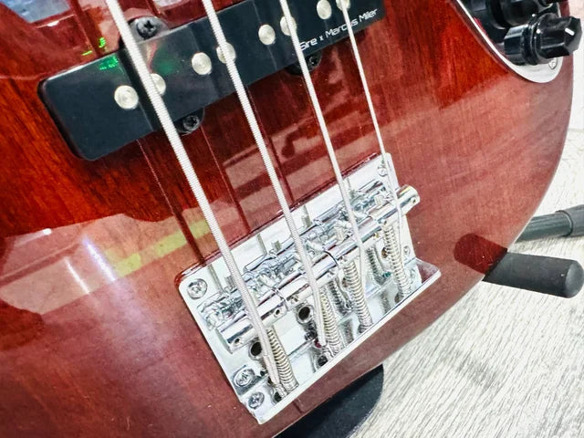 BAJO ELECTRICO MARCUS MILLER 8