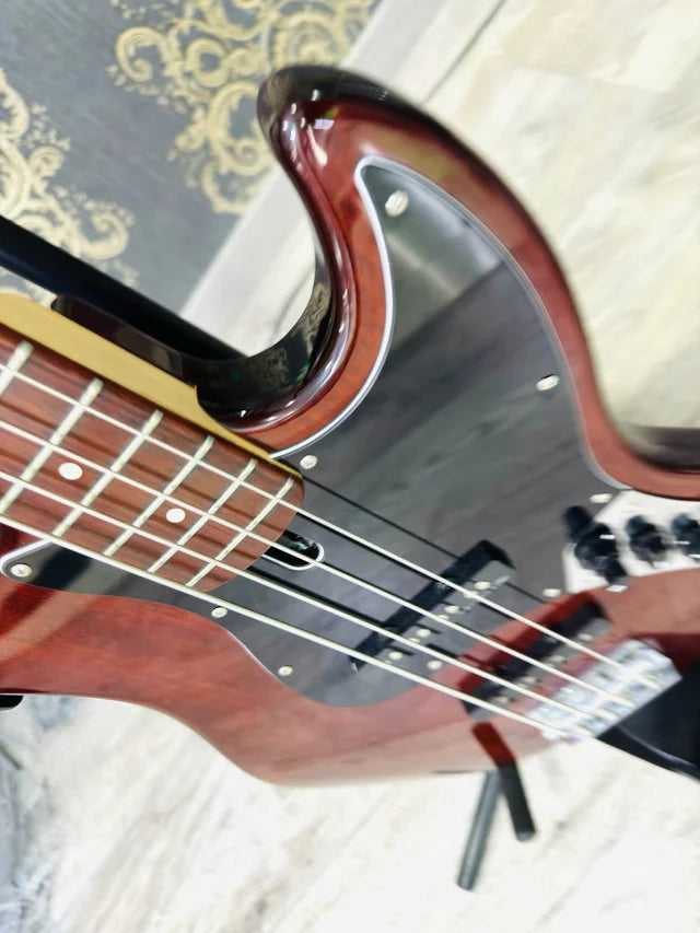 BAJO ELECTRICO MARCUS MILLER 8