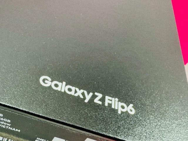 SAMSUNG Galaxy Z Flip6