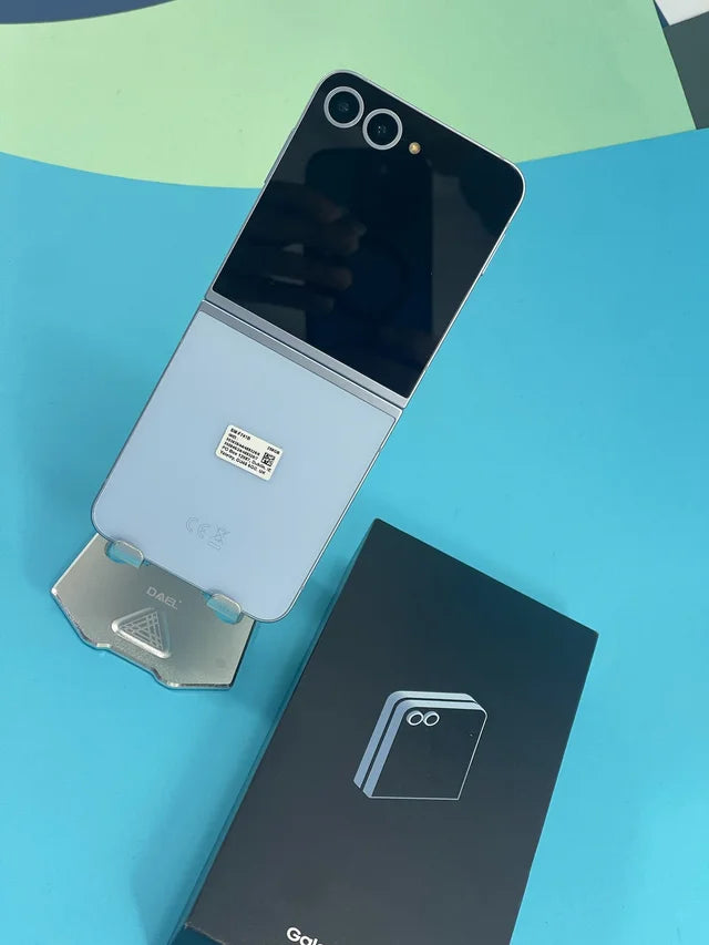 Samsung Galaxy Z Flip 6  256 GB –12 GB RAM